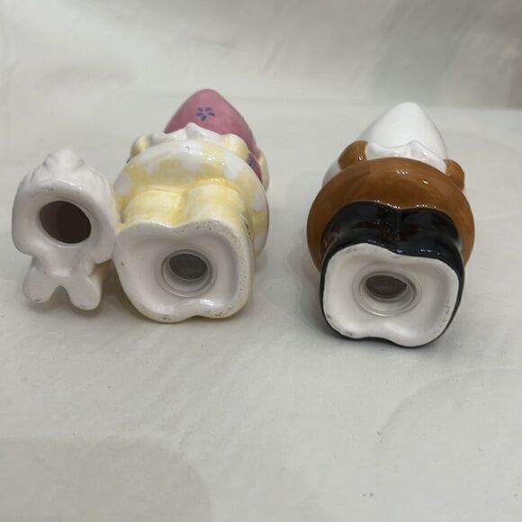 Magnetic Eskimo Alaska Salt Pepper Shakers 3 1/2 Inches Tall 4 Inches Wide Used - Picture 5 of 7